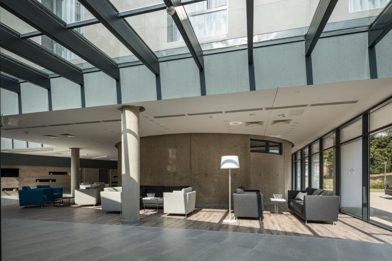 Varda Sport Hotel Кішварда Екстер'єр фото