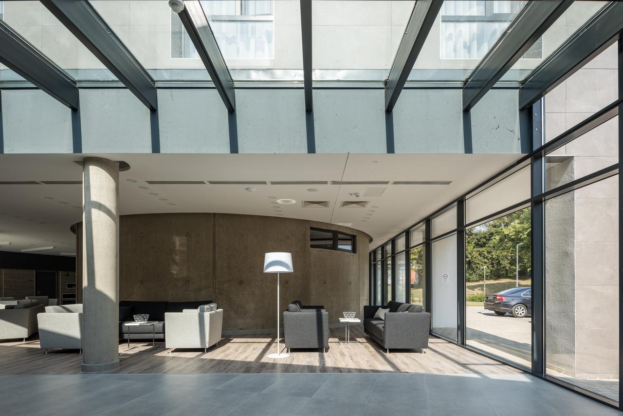 Varda Sport Hotel Кішварда Екстер'єр фото